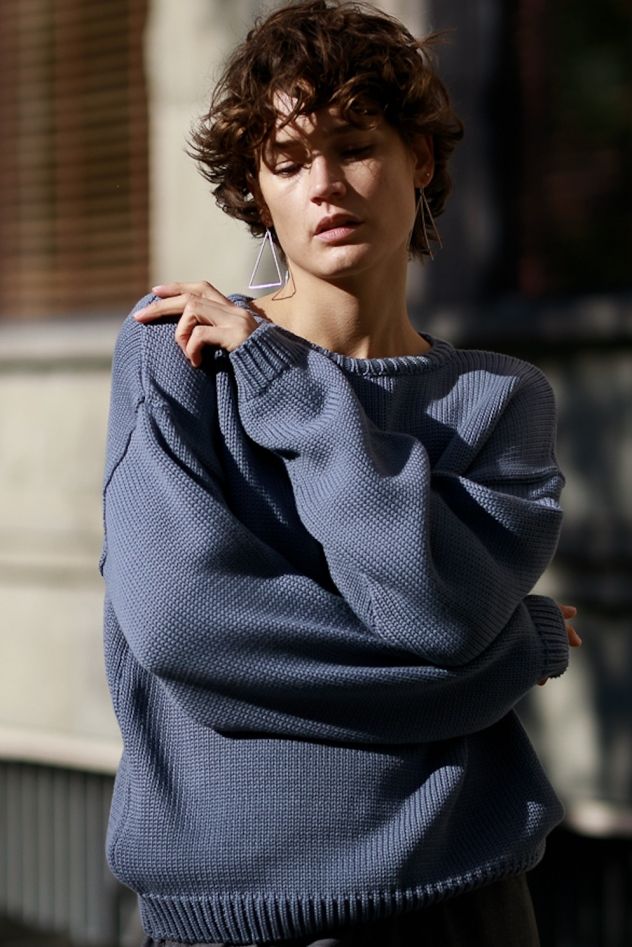 Bawełniany jeansowy niebieski niebiesko szaro 100% bawełniany sweter z okrągłym dekoltem oversize z naturalnej dzianiny