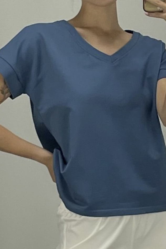 Bawełniany TSHIRT z 100% mięsistej bawełny niebieski z dekoltem V