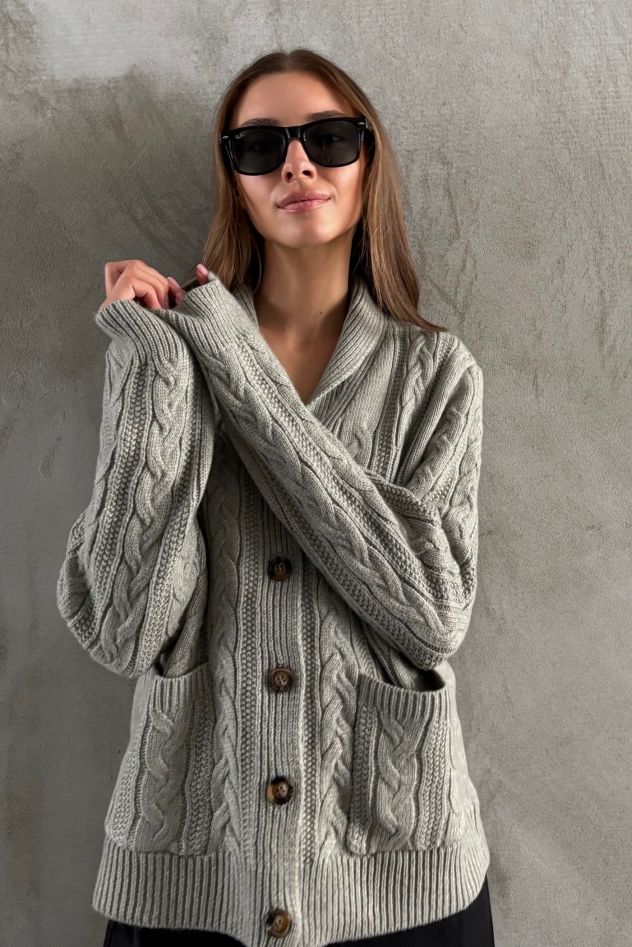 Zielonkawy gruby sweter Kardigan na drewniane guziki wiskoza 100%