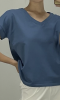 Bawełniany TSHIRT z 100% mięsistej bawełny niebieski z dekoltem V