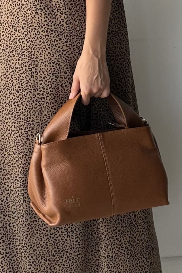 Skórzana camel koniak torebka kuferek ze skóry naturalnej z paskiem