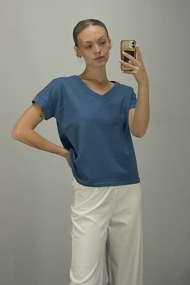 Bawełniany TSHIRT z 100% mięsistej bawełny niebieski z dekoltem V
