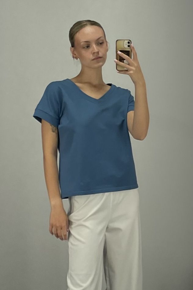 Bawełniany TSHIRT z 100% mięsistej bawełny niebieski z dekoltem V