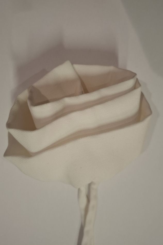 Choker na szyję duża róża biała ecru tencel