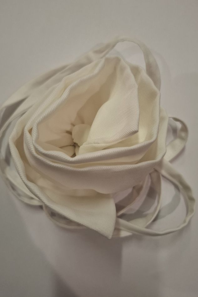 Choker na szyję duża róża biała ecru tencel