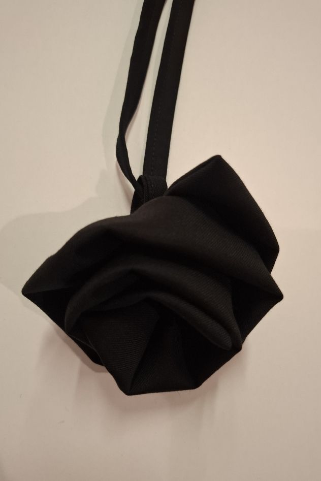 Choker na szyję duża róża czarna 