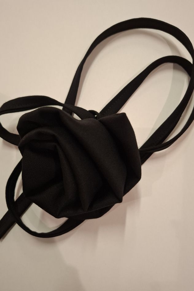 Choker na szyję duża róża czarna 