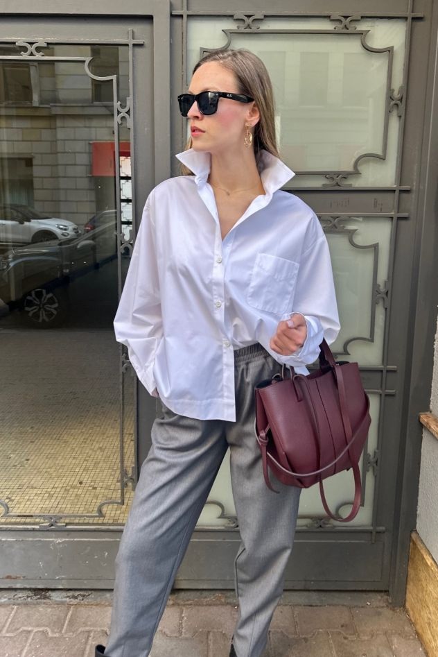 SHOP THE LOOK 1 - klasyczna koszula bawełniana ze spodniami wełnianymi i torebką skórzaną