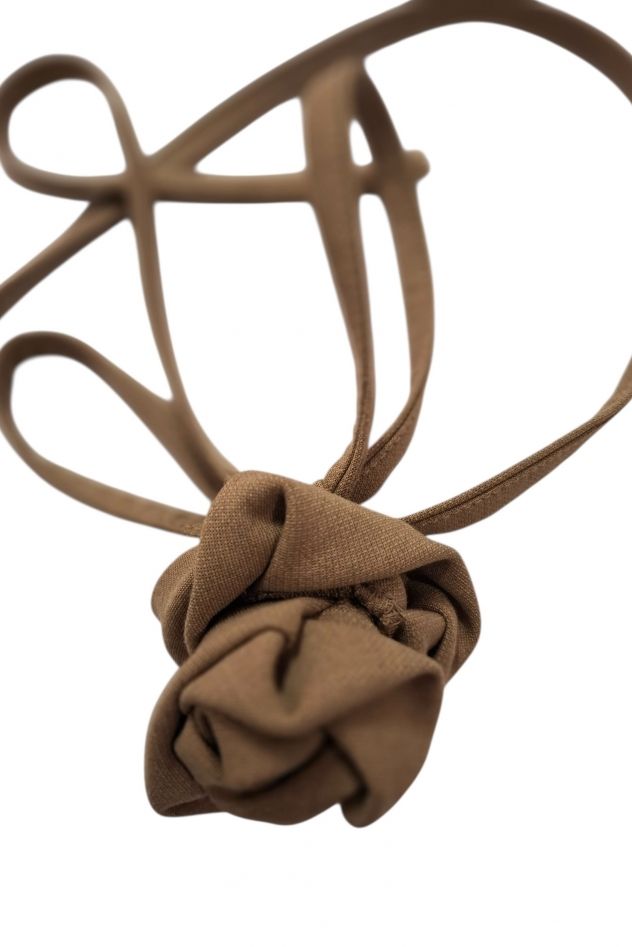 Choker na szyję mała róża beżowa camelowa wełniana