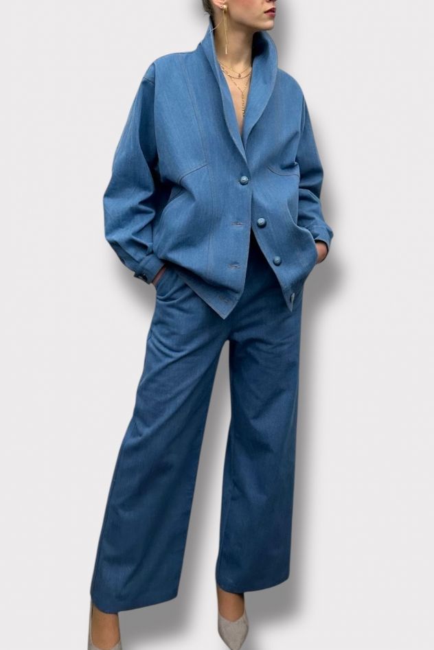 BAWEŁNIANA Kurtka jeansowa THE 70s BLUE JEANS klasyczny niebieski jeans błękit z podszewką, 4 guzikami i szerokim kołnierzem