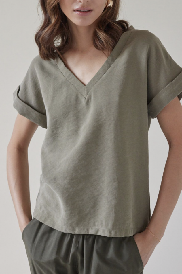 Bluzka w stylu TSHIRTu w serek z TENCELU oversize khaki