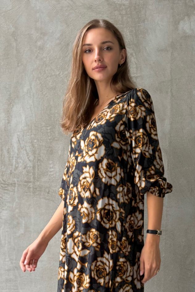 Wiskozowa sukienka w zielone wzory CELEBRATION z falbaną i paskiem ze 100% wiskozy hiszpańskiej premium 