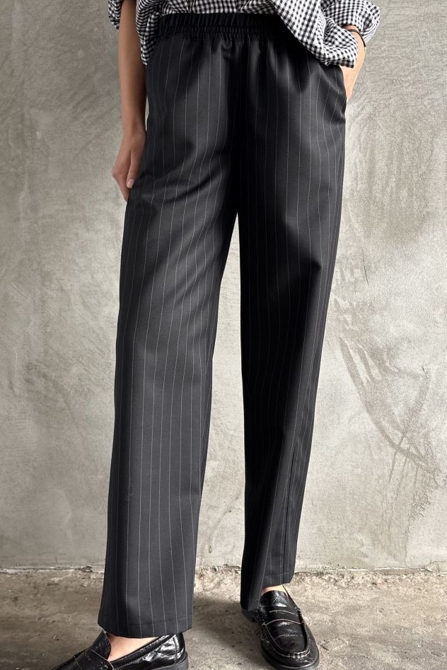 Spodnie wełna 100% czarne szerokie w delikatny prążek 