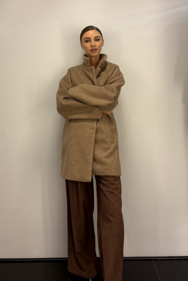 Kurtka płaszcz kamelowy a la karakuł