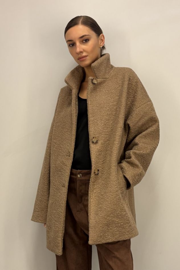 Kurtka płaszcz kamelowy a la karakuł