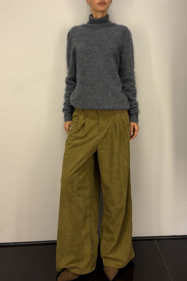 Spodnie oliwkowe sztruksowe szerokie z zakładkami i suwakiem