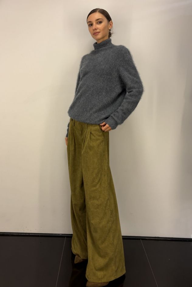 Spodnie oliwkowe sztruksowe szerokie z zakładkami i suwakiem