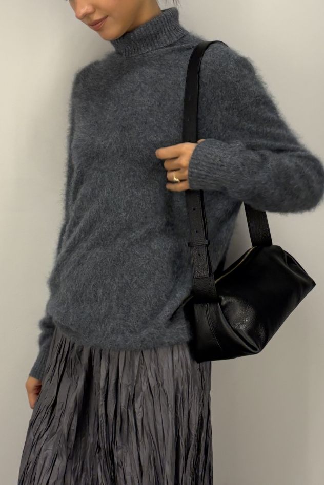 Skórzana mała torebka czarna o podłużnym kształcie 100% skóra naturalna