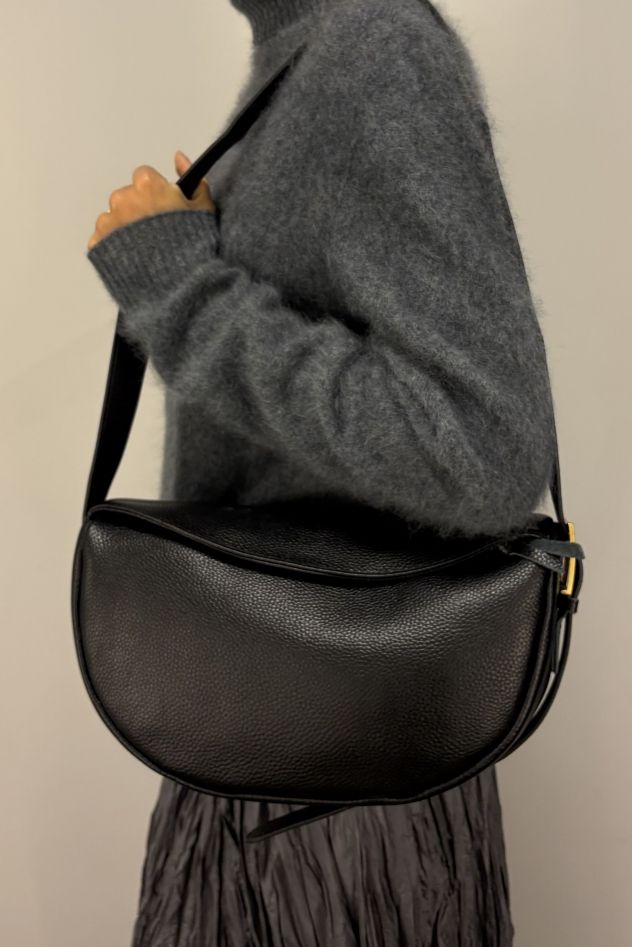 Skórzana czarna torebka średniej wielkości 100% skóra naturalna