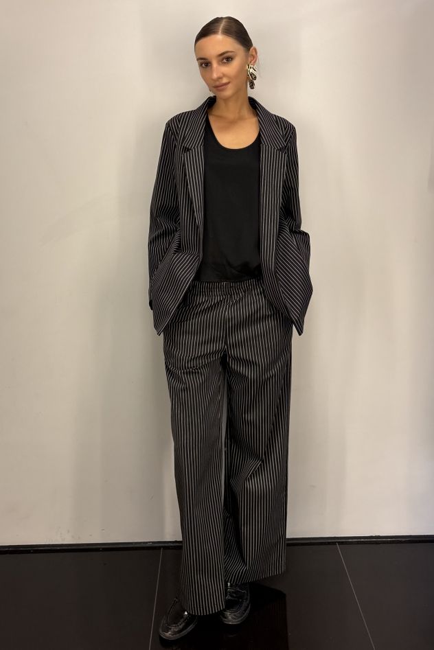 Wełniany Garnitur zestaw marynarka i spodnie czarny w białe paski 100% wełna dziewicza virgin wool