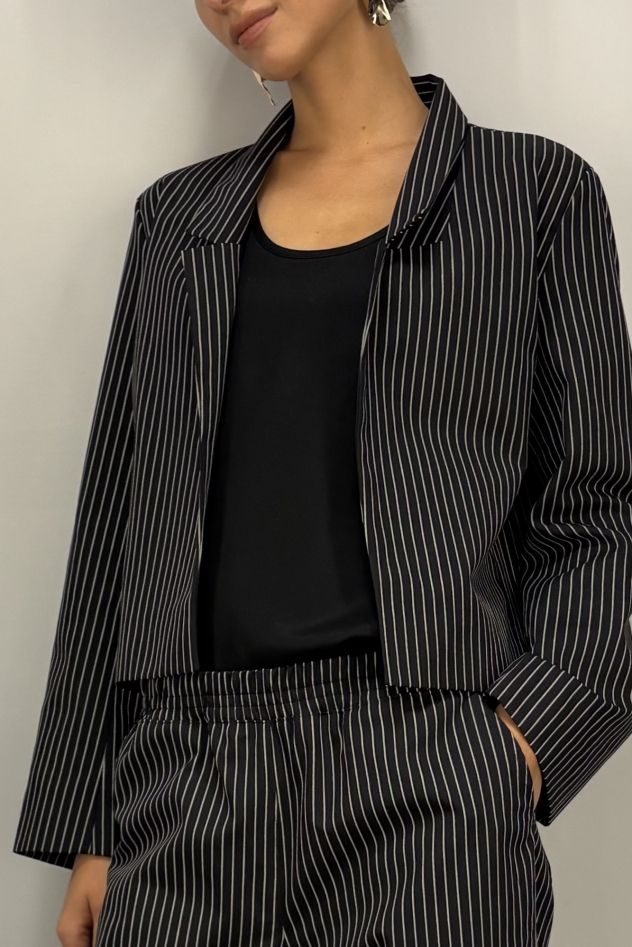 Wełniany Garnitur zestaw marynarka i spodnie czarny w białe paski 100% wełna dziewicza virgin wool