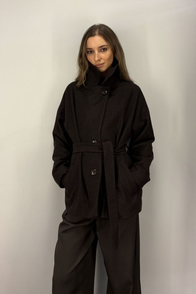 Wełniana czekoladowa kurtka krótki Płaszczyk w ciemnym brązie 100% wełny z paskiem i dodatkowym guzikiem pod szyją