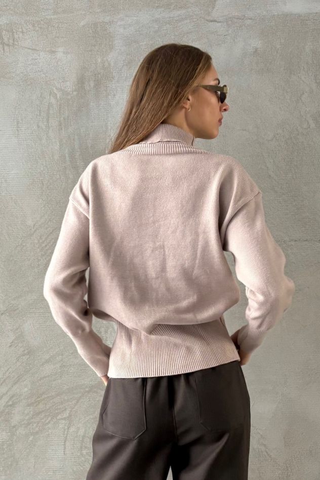 Wiskozowy sweter beżowy z golfem miękki 