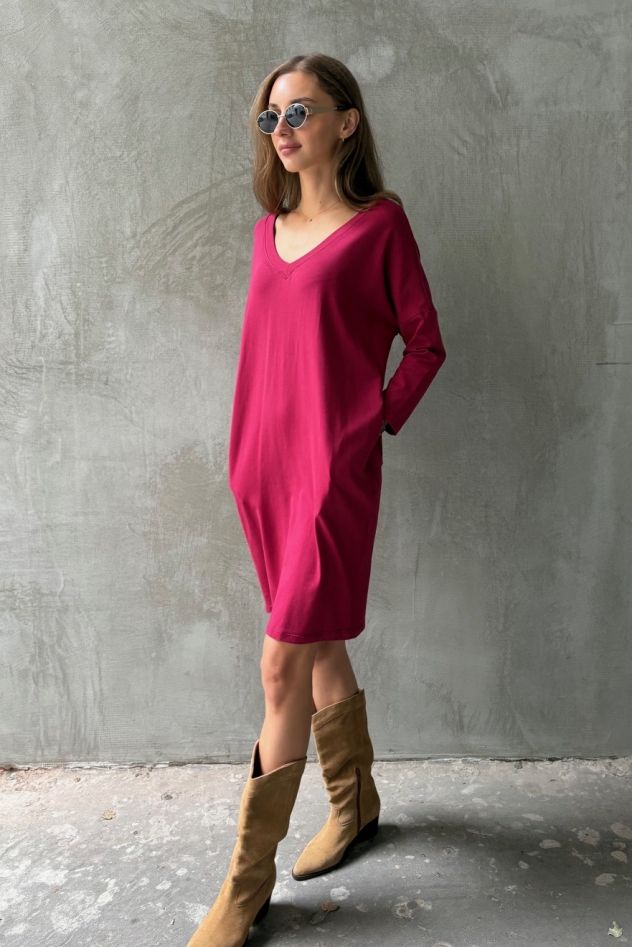 Bawełniana Czerwono Bordowo wiśniowa przed kolano dresowa wygodna sukienka BASIC z paskiem i dekoltem w serek V