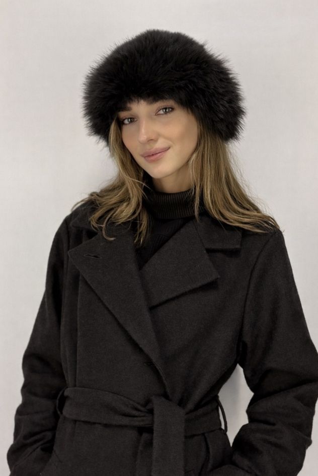 Futrzana mięciutka czapka imitująca futro z lisa w czerni