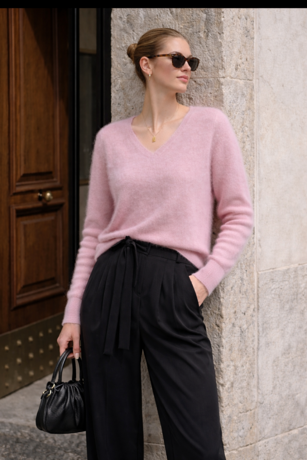 Ciepły jasny róż ponadczasowy kaszmirowy sweter z dekoltem V z długim rękawem