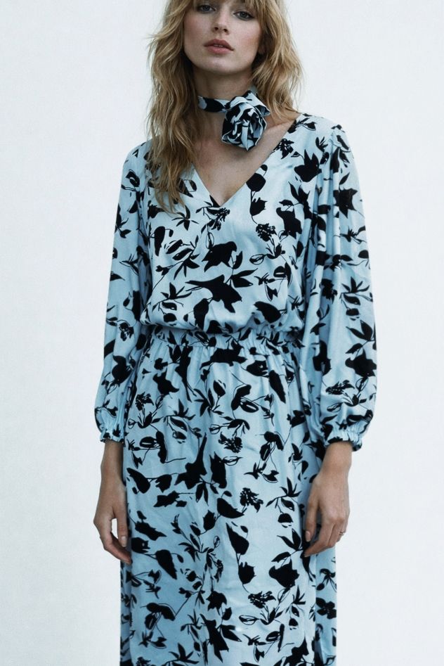 Wiskozowa sukienka miętowo zielono błękitna w liściasto-kwiecisty print z paskiem i gumką w talii