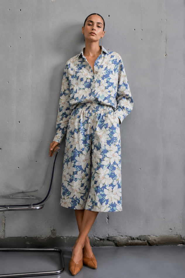 SHOP THE LOOK 20 - komplet bawełna w kwiaty na lato jortsy długie szorty kuloty za kolano i koszula - krótkie spodenki i góra z tej samej lekkiej włoskiej bawełny (Kopia)