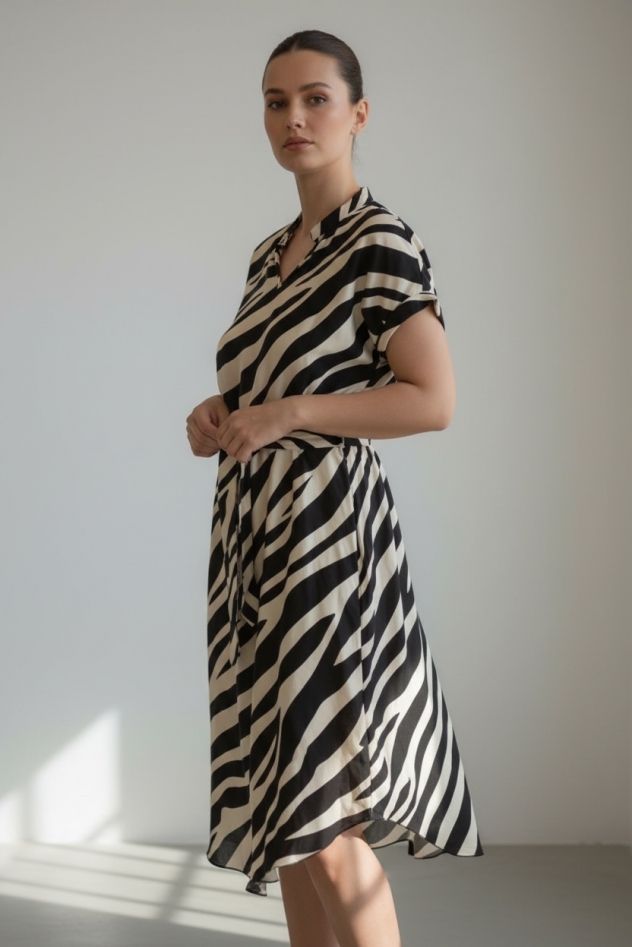 Wiskozowa sukienka zebra biało czarna z dekolt v