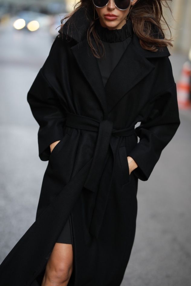 Sukienka ze stójką CHARMING DRESS BLACK