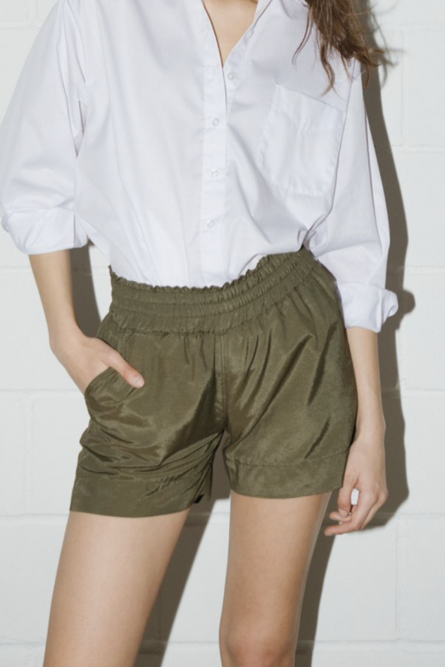 Jedwabne Khaki spodenki szorty A Bit Too Short
