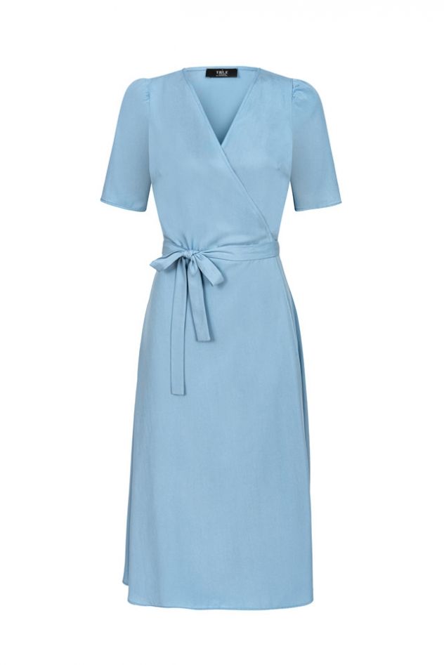 Jasno niebieska lekko błękitna sukienka kopertowa z paskiem 