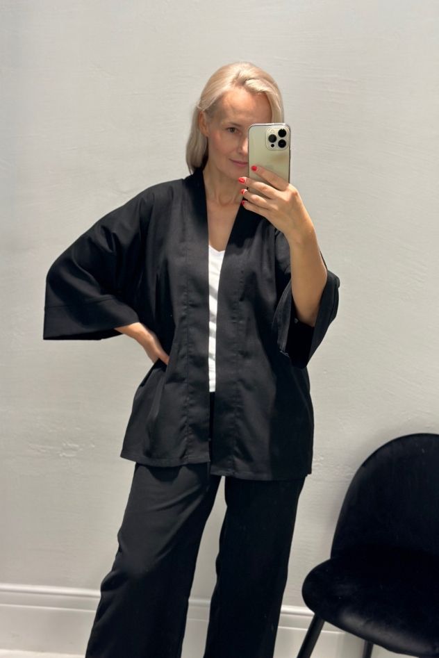 Lniane kimono czarne krótkie z paskiem dodatkowym len 100%