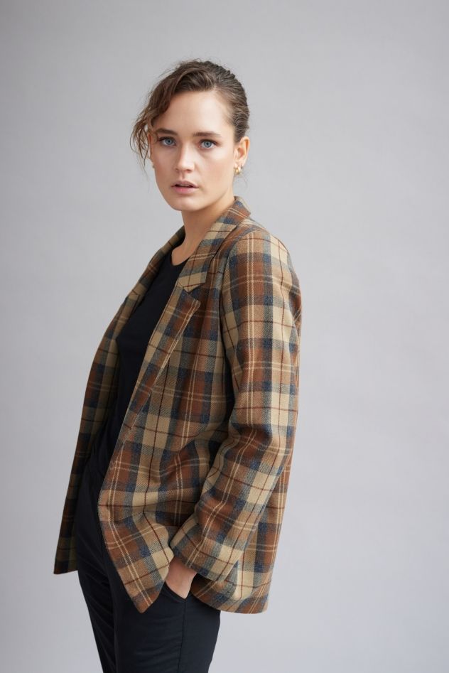wełniana luźna niezapinana Marynarka 100% wełny w kratę rudawo brązową Loose & Elegance