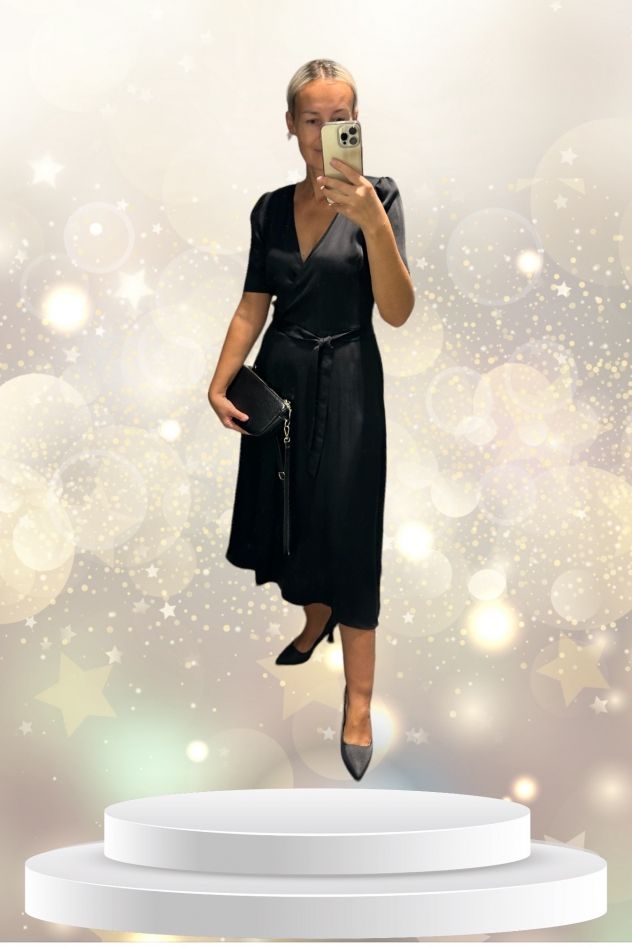 Jedwabna Czarna sukienka kopertowa z paskiem z lekko połyskującego z jedwabiu z wiskozą 