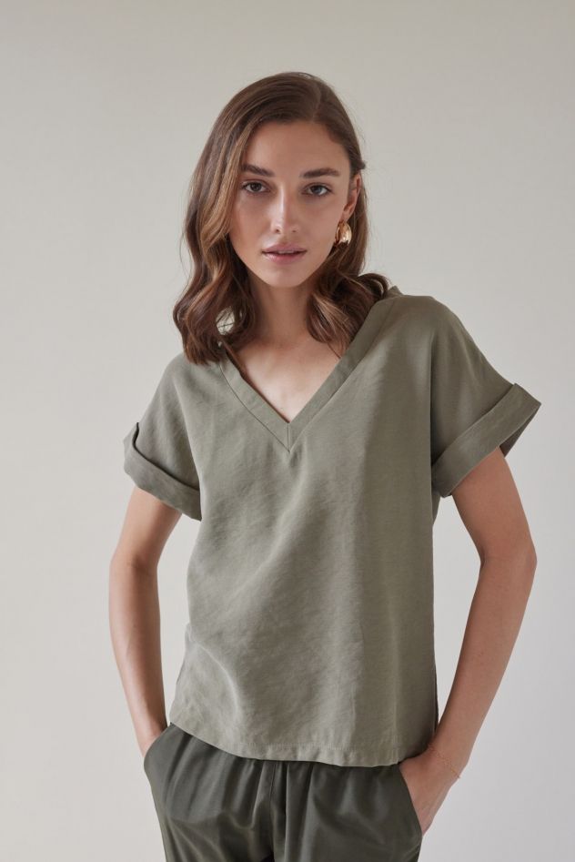 Bluzka w stylu TSHIRTu w serek z TENCELU oversize khaki