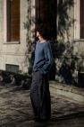 Bawełniany 100% naturalny niebiesko jeansowy sweter z okrągłym dekoltem oversize z naturalnej dzianiny bawełnianej