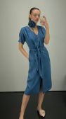 Sukienka kopertowa midi z paskiem tencel jeans w niebieskim denimowym kolorze 100% tencel włoski