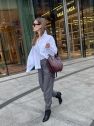 SHOP THE LOOK 1 - klasyczna koszula bawełniana ze spodniami wełnianymi i torebką skórzaną