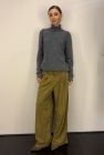 Spodnie oliwkowe sztruksowe szerokie z zakładkami i suwakiem