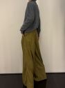 Spodnie oliwkowe sztruksowe szerokie z zakładkami i suwakiem