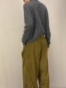 Spodnie oliwkowe sztruksowe szerokie z zakładkami i suwakiem