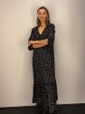 Wiskozowa sukienka czarna w białe groszki CELEBRATION z falbaną i paskiem