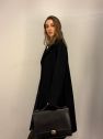 Czarny rozszerzany trapezowy wełniany płaszcz  