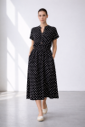 Wiskozowa sukienka czarna w białe groszki rozszerzana luźna z delikatnym wiązaniem pod biustem przy talii