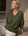 Wiskozowy sweter z rękawem do łokcia zielony khaki